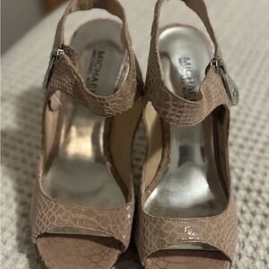 Michael By Michael Kors Light Pink Suede Heel Size 8